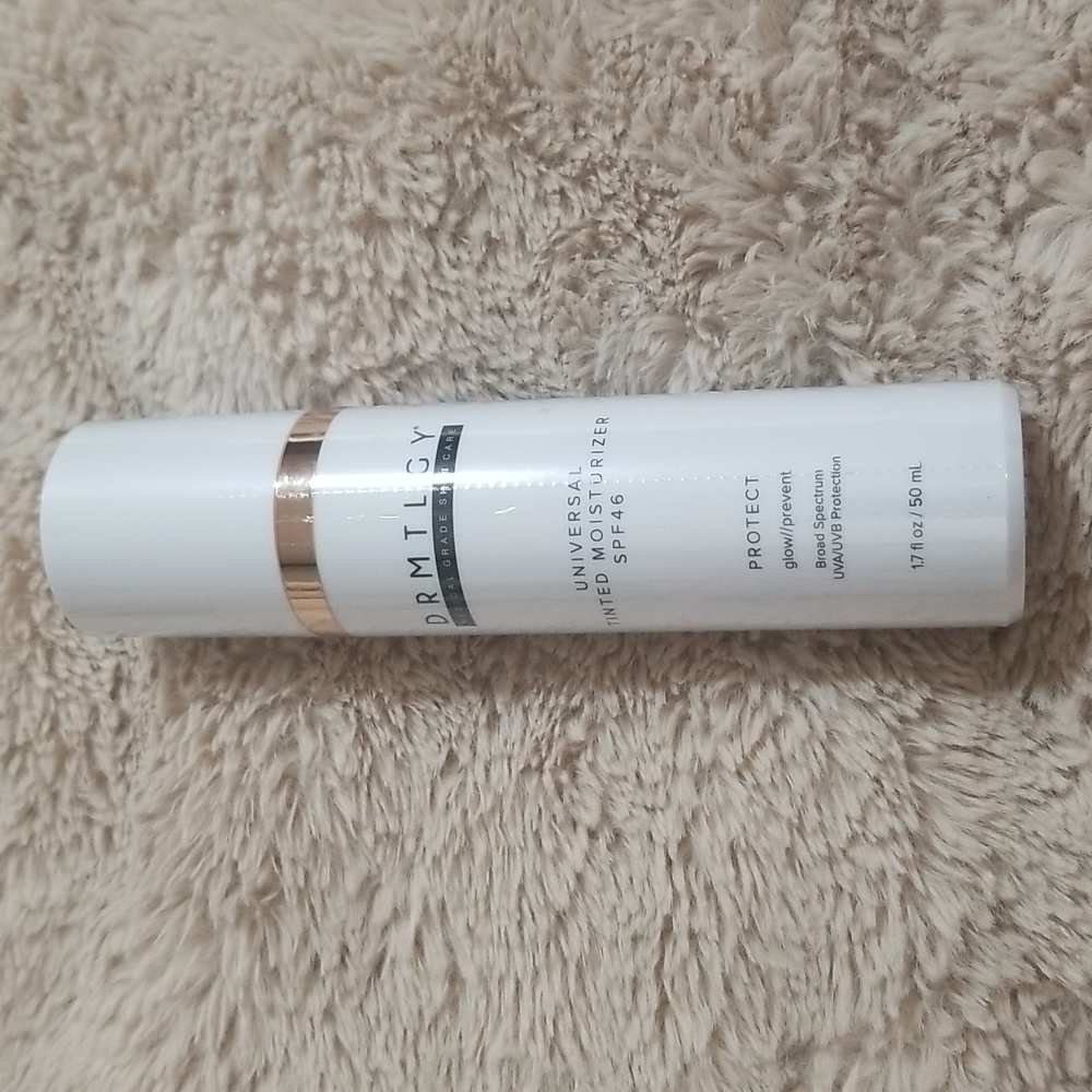 NEW with seal DRMTLGY Universal Tinted Moisturizer